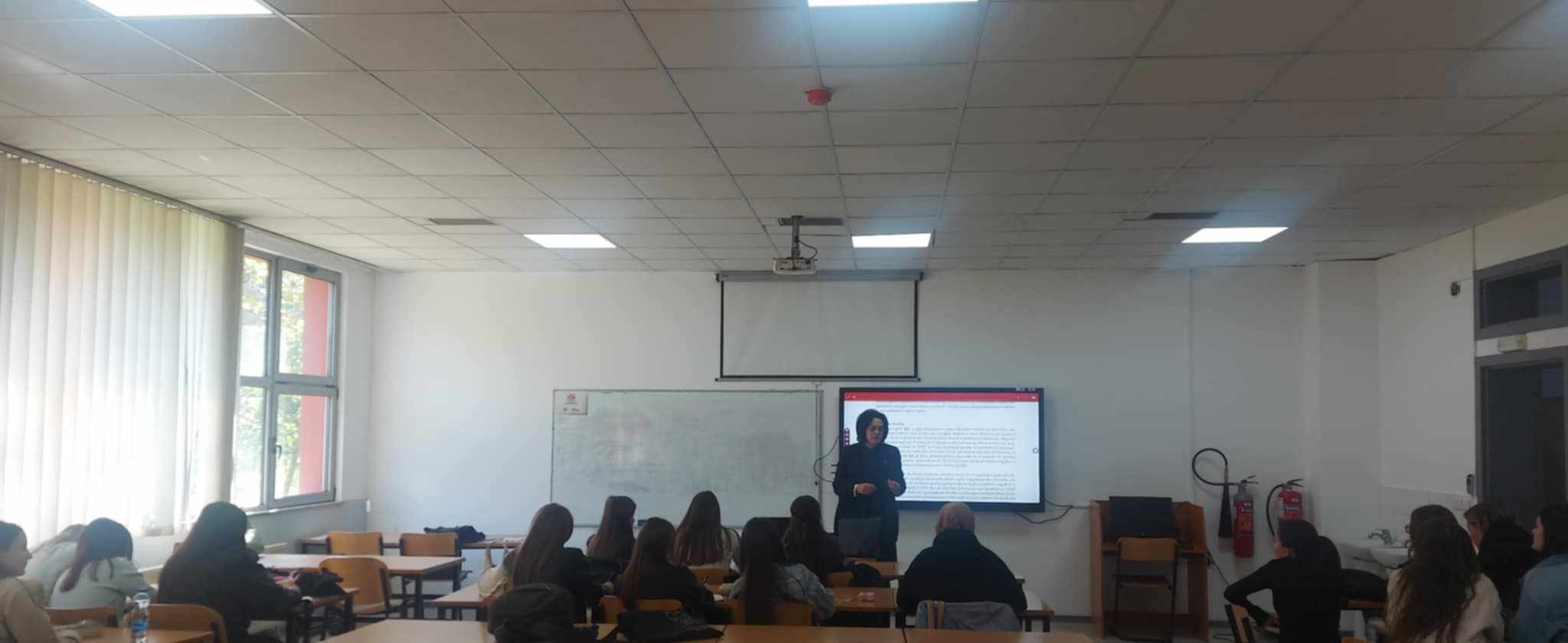 Drejtoresha Zymberi i informon studentët e Edukimit për rolin e AAAPARr-së!
