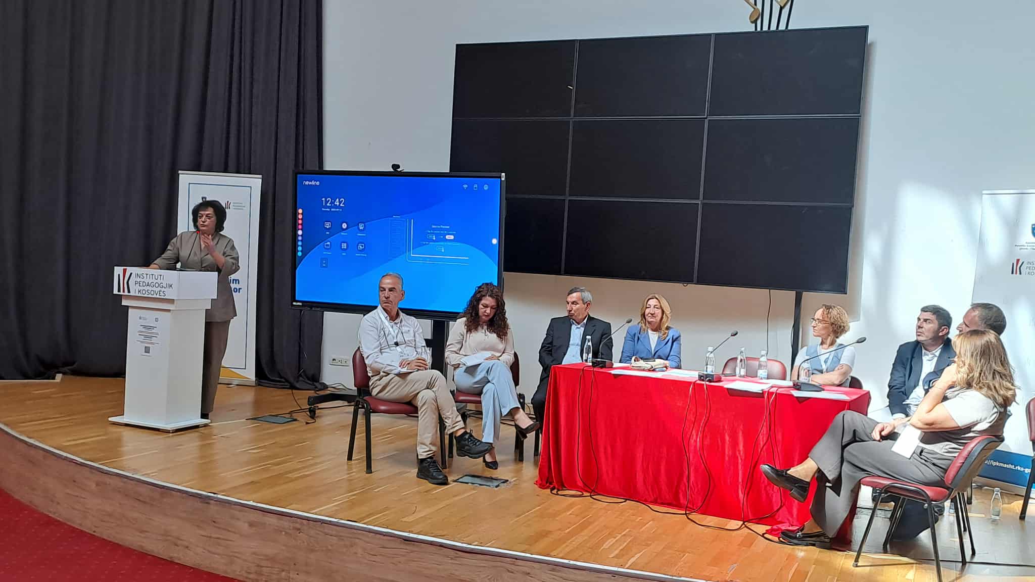 Zymberi pjesë e tryezës së diskutimit në Konferencën e Institutit Pedagogjik të Kosovës